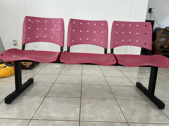 Cadeiras de espera/auditório com assento em plástico (longarina)
