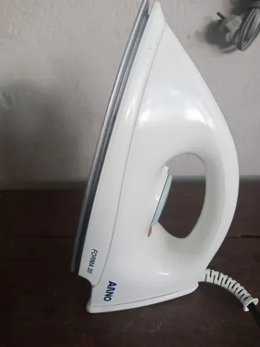 Ferro de passar roupa arno forma 