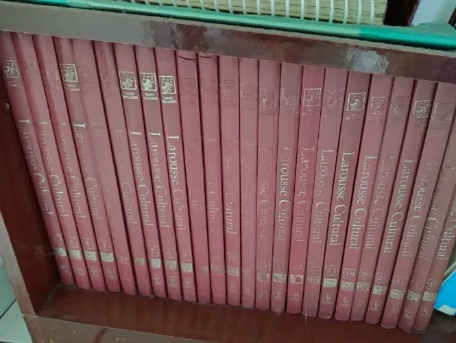 Enciclopédia Larousse Cultural
