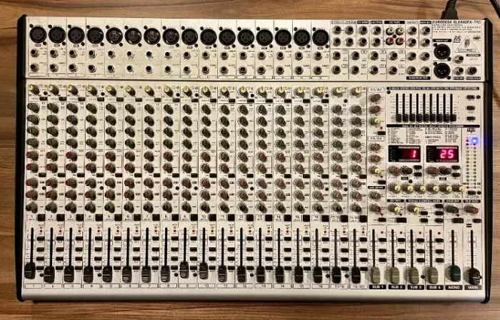 Mesa De Som Behringer Eurodesk Sl2442fx-pro 24 Canais