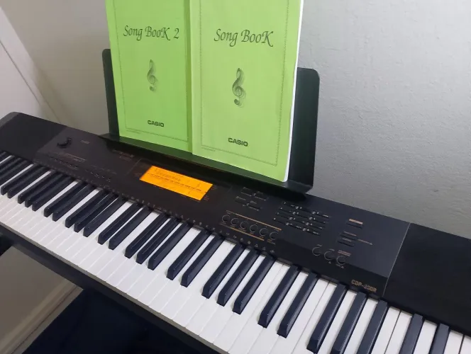 Piano Casio CDP 230 R. Excelente estado. Oportunidade 