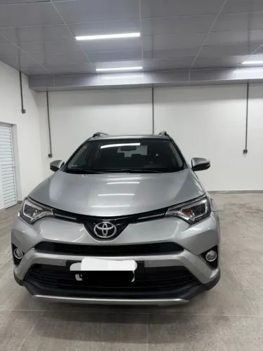 Toyota RAV4 2018 top