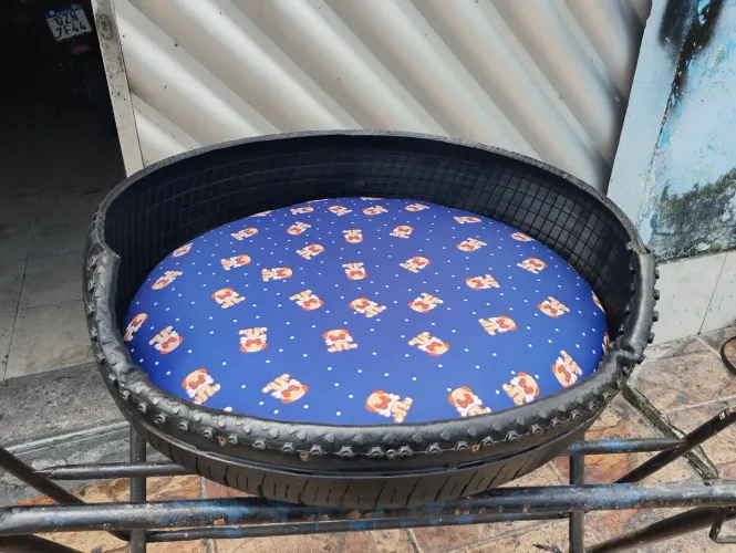 Cama/cama para pet feita de pneu