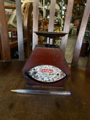 Antiga balança Bender 2kg (ref:132)
