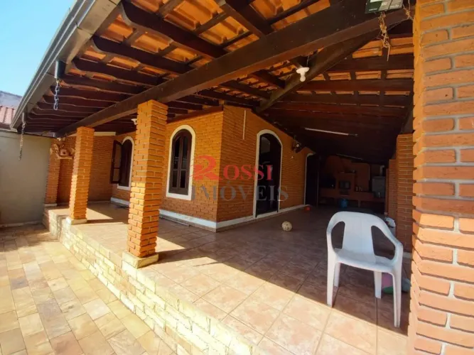 CASA COM PISCINA