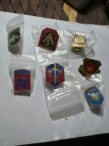 Pins americanos originais