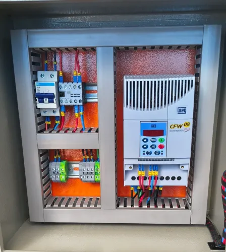 Painel montado com inversor de frequência cfw08 3 CV .10A . tensão de trabalho 220v