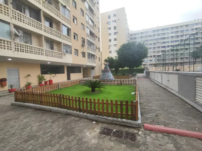 Apartamento com 2 quartos em condomínio com piscina Sta Cruz RJ
