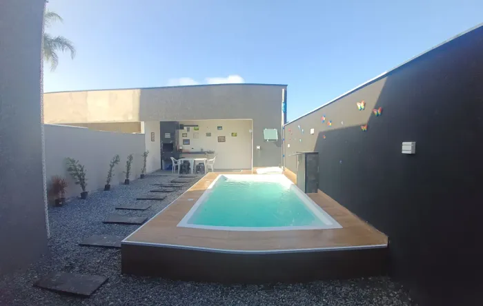 Aluga-se linda casa com Piscina