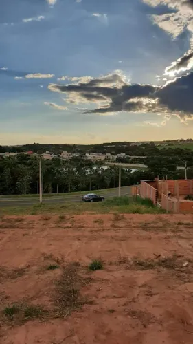 Maravilhoso Terreno no Condomínio Portal dos Bandeirantes em Salto SP