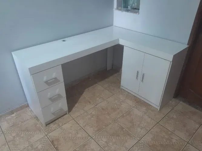 Mesa em L para escritório 