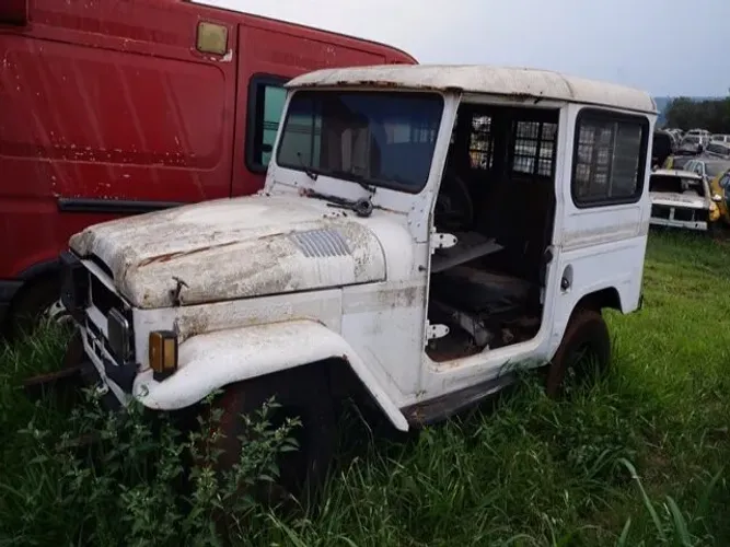 Caixote/Cabine da Toyota Bandeirante ano 1998 (Jeep Curto)