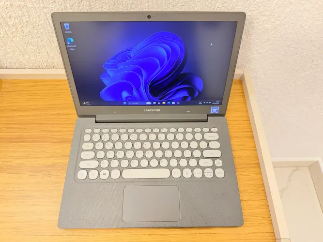 Notebook Samsung Flash F30