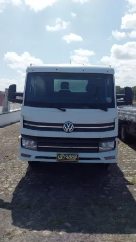 13.180 6x2 trucado 3/4 2022 com carroceria veiculo em bom estado de conservação