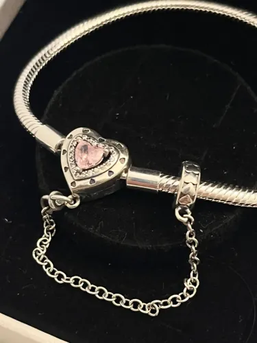 Pulseira Pandora com pingente de coração