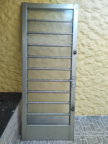 Porta de aço e vidro