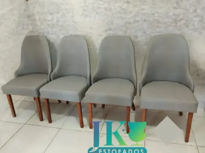 Cadeiras curvada
