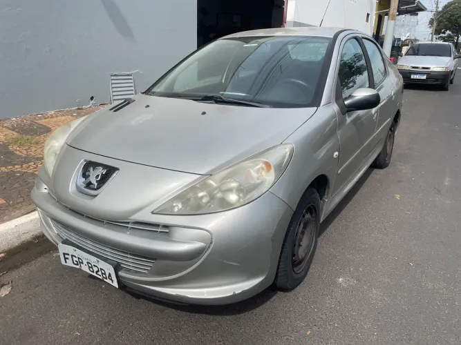 Peugeot 207 Sedan Passion XR 1.4 Flex 8V 4P 2013