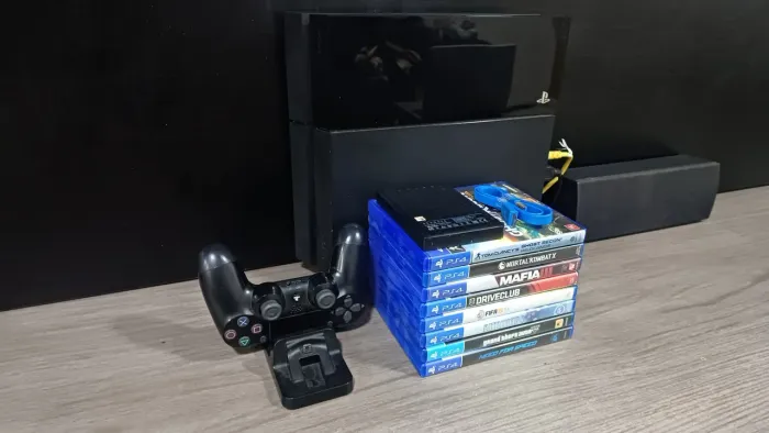 PlayStation 4 FAT 500GB + HD Externo 1TB + 8 Jogos + Controle Original