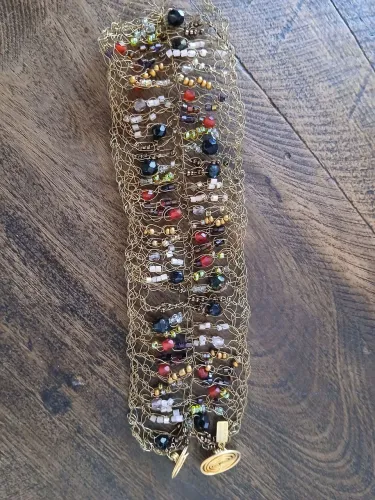 Pulseira sofisticada em metal 