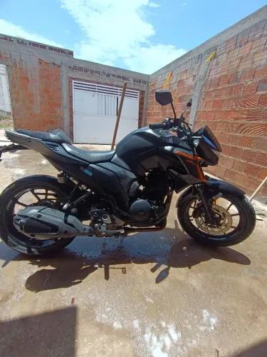 Vendo ou troco Fazer 250