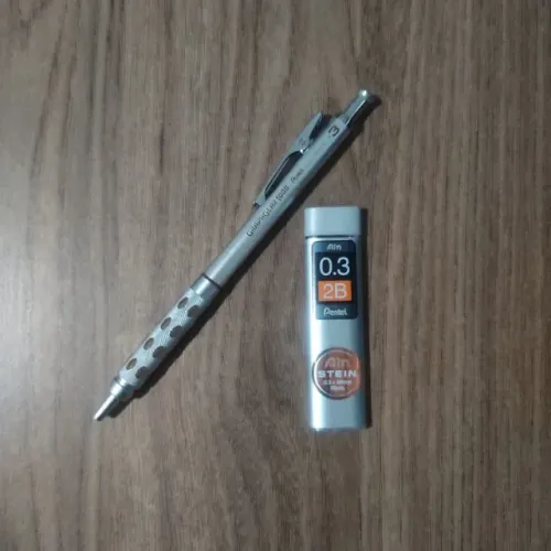 Lapiseira pentel profissional + grafite