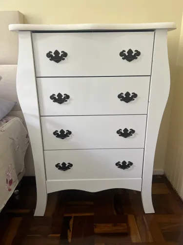 Cômoda laqueada 4 gavetas
