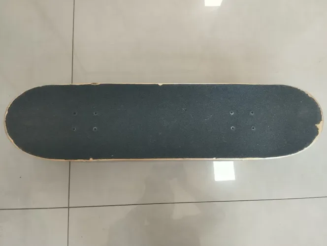 Skate semi profissional em ótimo estado