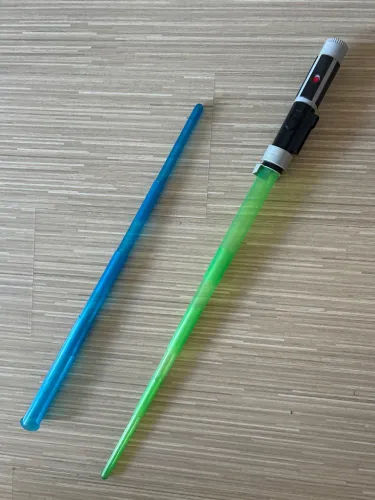 Sabre de Luz Star Wars Disney Original Verde e azul - Com Som e Luz