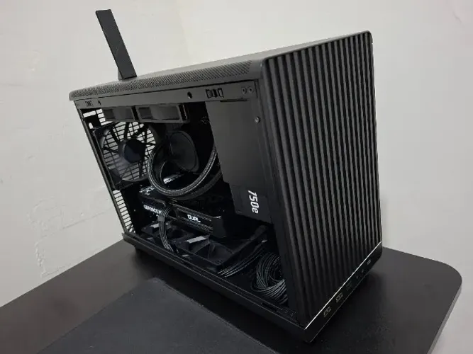 PC Gamer 250K Plus + Memória 16GB + 5060 Ti 8GB