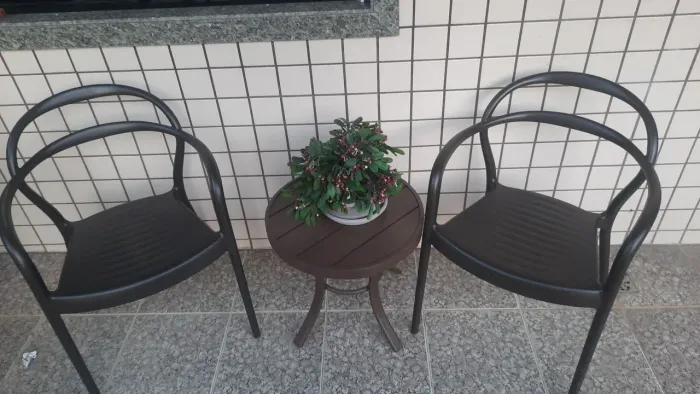 Conjunto cadeiras e mesa para varanda