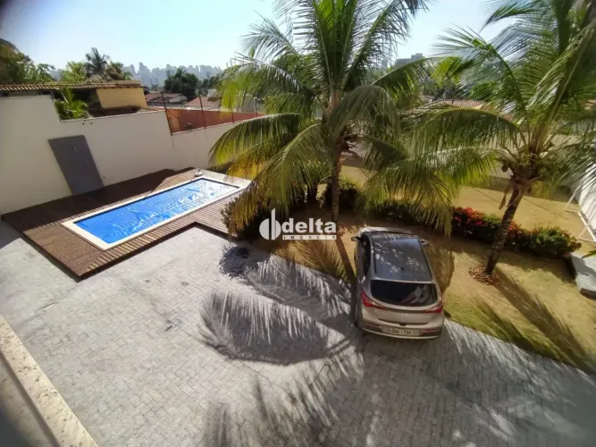 Casa com 4 suítes disponível para venda no bairro Cidade Jardim em Uberlândia-MG