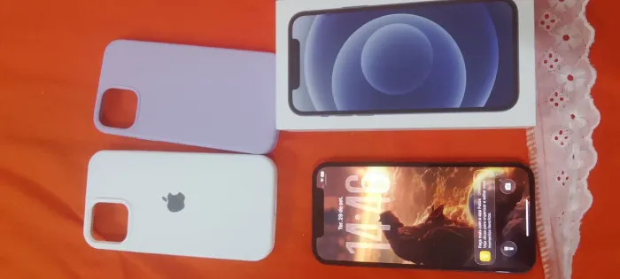 iPhone 12, ótimo estado + 2 capas de brinde, 99% de bateria, na caixa