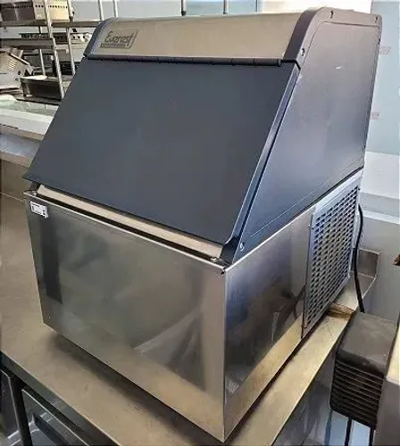 Máquina de Gelo Everest EGC-50A 50kg/dia 220V - 2023
