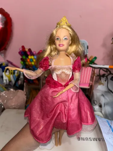 Boneca genevieve e as 12 princesas bailarinas