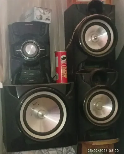 Vendo som Samsung barato, observação parou a funcionar queimou o fusível 