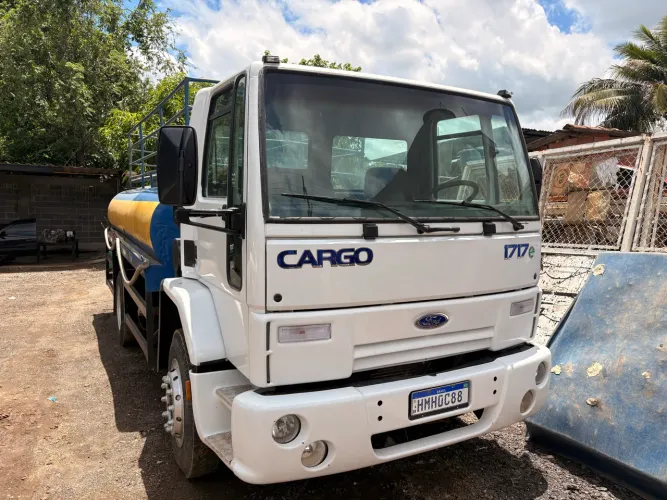 Ford cargo 1717e Pipa 100%