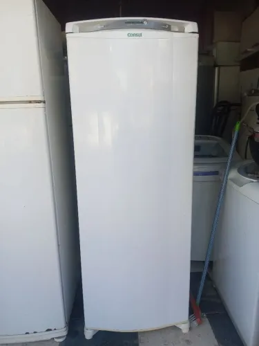 Vendo geladeira fucionamd perfeitamente entrego