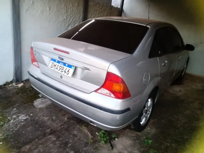 Ford Focus Ghia Sed. 2.0 16v/ 2.0 16V Flex 4P 2004