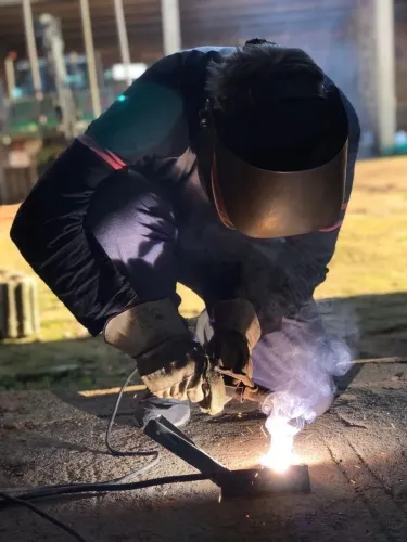 Auxiliar de soldador disponível com experiência