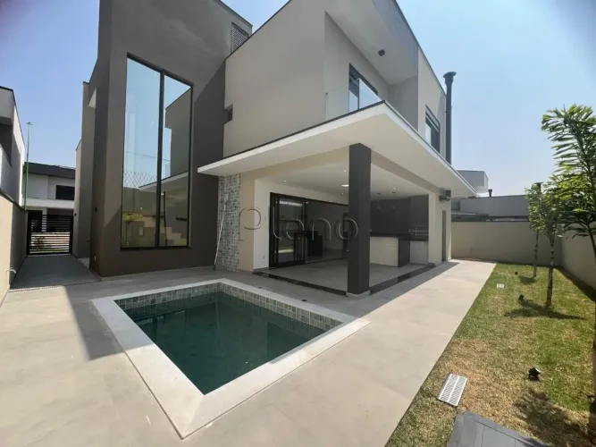 Casa à Venda no Condomínio Mont Alcino em Valinhos, no bairro Roncáglia.