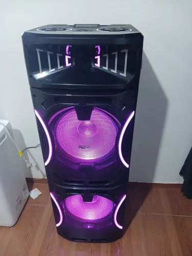 Som Torres philco 3500wt menos um mês de uso 2300 reais