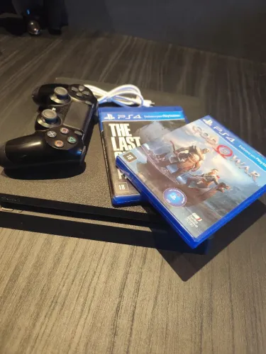PlayStation 4 Slim 500GB + Controle + 2 Jogos