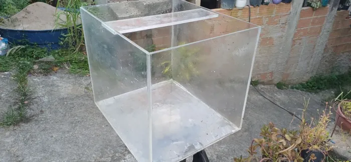 Vendo aquario de acrílico 