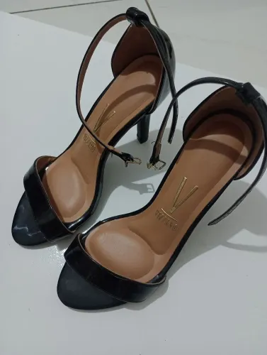 Sandália vizzano salto fino