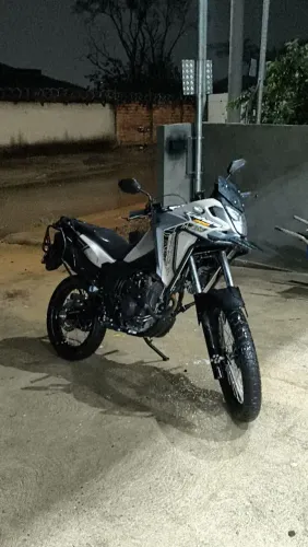 Moto impecável, sem detalhe.