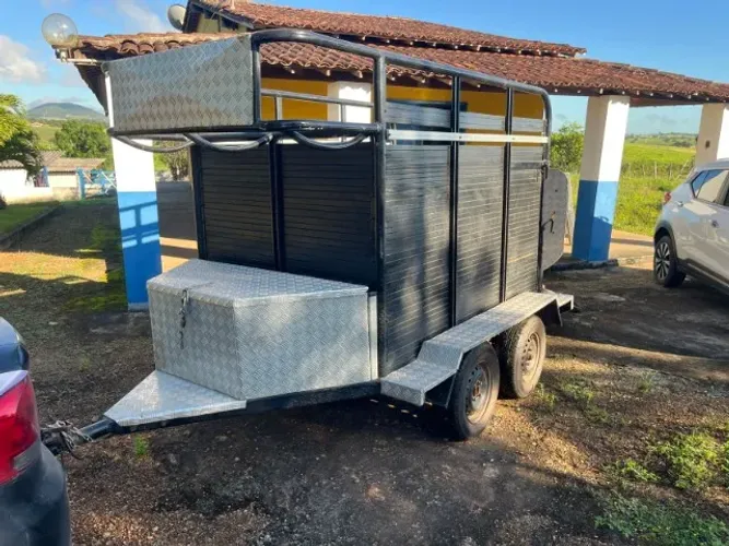 Vendo Reboque para 02 cavalos