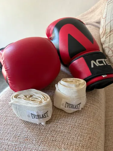 Kit de Boxe Completo - Luvas + Bandagens Everlast