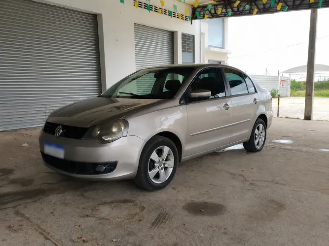 Volkswagen Polo Sedan 1.6 MI Total Flex 8V 4P 2014