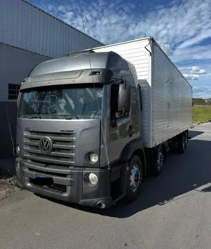 Vw 24280 6x2 - 2014 baú 